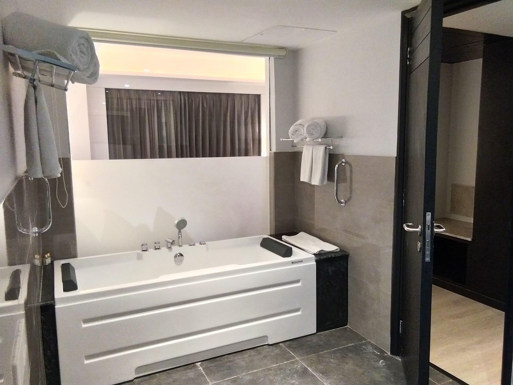 Ramada Encore Τζαλαντάρ Εξωτερικό φωτογραφία